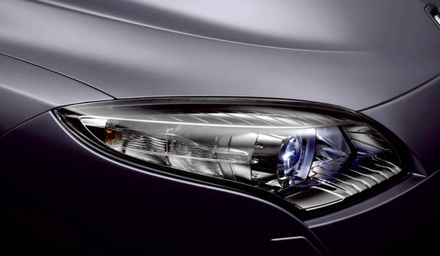 <strong>RENAULT MEGANE│ルノー・メガーヌ</strong>