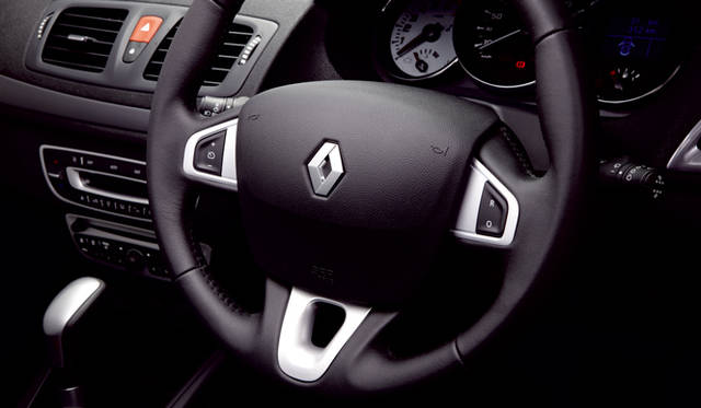 <strong>RENAULT MEGANE│ルノー・メガーヌ</strong>