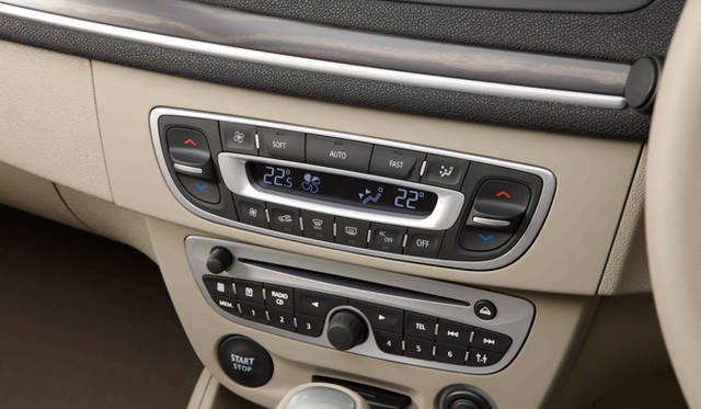 <strong>RENAULT MEGANE│ルノー・メガーヌ</strong>