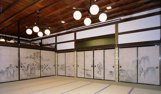 <strong>GUCCI│グッチ</strong> 京都・フィレンツェの伝統を未来につなぐ職人技 「時の贈りもの」 ～GUCCI90年のアーカイブ展～　世界遺産「鹿苑寺」（金閣寺）本堂の「方丈」。