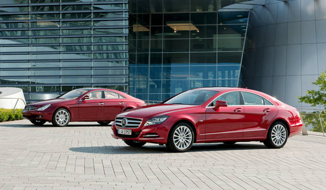 <strong>Mercedes-Benz CLS-Class｜メルセデス・ベンツ CLSクラス</strong>　CLS 350 ブルーエフィシエンシー　後方、先代CLSクラス。