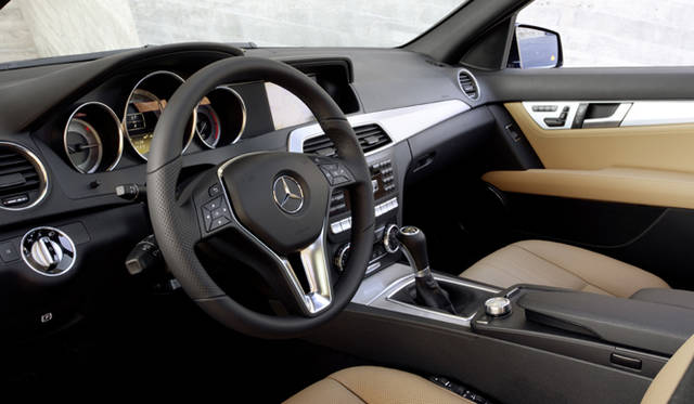 <strong>Mercedes-Benz C-Class｜メルセデス・ベンツ Cクラス</strong>　アヴァンギャルドライン