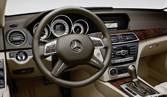 <strong>Mercedes-Benz C-Class｜メルセデス・ベンツ Cクラス</strong>　エレガンスパッケージ