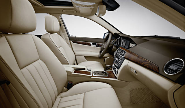 <strong>Mercedes-Benz C-Class｜メルセデス・ベンツ Cクラス</strong>　エレガンスパッケージ