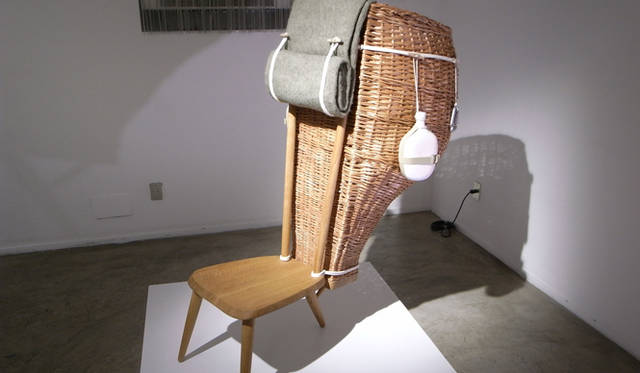 <strong>Milano Salone 2011｜川合将人のミラノサローネそぞろ歩き</strong>   DILMOS　市内のギャラリー、ディルモスに展示されていた、スタジオ・フォルマファンタスマの椅子《DMESTICA》。