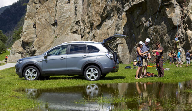 <strong>CHEVROLET CAPTIVA｜シボレー キャプティバ</strong>