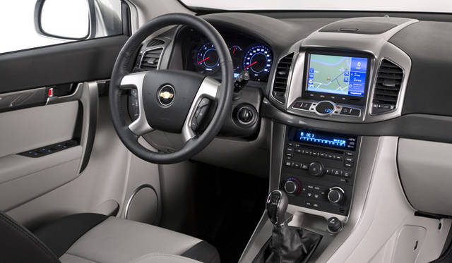 <strong>CHEVROLET CAPTIVA｜シボレー キャプティバ</strong>