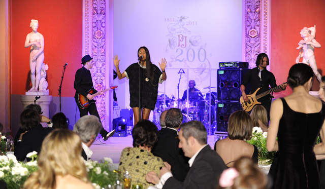 <strong>Perrier-Jouët｜ペリエ ジュエ</strong>　　食後にはコンサートも開かれ、深夜までこの宴はつづいたのでした。