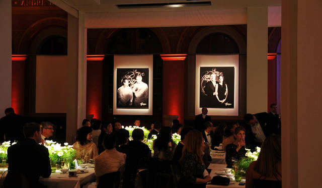 <strong>Perrier-Jouët｜ペリエ ジュエ</strong>　　大切なことは受け継がれていくこと。各界を代表する親子や師弟たちのポートレイトによってそれが表現されています。