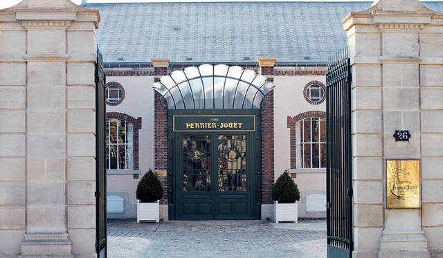 <strong>Perrier-Jouët｜ペリエ ジュエ</strong>　　シャンパーニュ地方のエペルネ市にあるペリエ ジュエの本社。