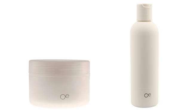 <strong>organic elements｜オーガニックエレメンツ</strong>　左／ボディシェイピングクリーム（マッサージクリーム）※2011年7月7日発売予定、右／インプレイシング バス&シャワージェル（シャワージェル）4200円（250mL）