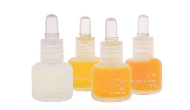 <strong>organic elements｜オーガニックエレメンツ</strong>　左から、エナジーオイルカクテル（ボディオイルカクテル）8820円（15mL）、メディテイションオイルカクテル（ボディオイルカクテル）8820円（15mL）、リラックスオイルカクテル（ボディオイルカクテル）8820円（15mL）、センシュアリティオイルカクテル（ボディオイルカクテル）8820円（15mL）※2011年秋冬発売予定