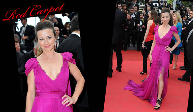 <strong>カンヌ国際映画祭2011</strong>｜Linda Cardellini（リンダ・カーデリーニ）はビビットなピンクが鮮やかなアルベルタ フェレッティのドレスをチョイス。ショルダーから胸もとにかけての美しいドレープを見せるため、ヘアはタイトに。足もとにエッジィなメッシュサンダルを合わせてモードに仕上げた。