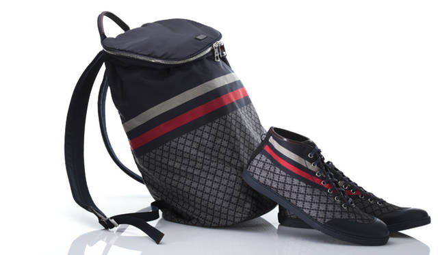 <strong>GUCCI｜グッチ</strong>　左／バックパック [W26×H47×D22cm] 9万1350円　　右／スニーカー　5万7750円（ともにグッチ／グッチ ジャパン）