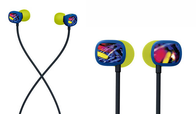<strong>Logicool｜ロジクール</strong> 「Ultimate Ears 100 Noise-Isolating Earphones」オープンプライス　UE100NL（ネオンライト）は、ダブステップやデジタル・ダンスビート系を意識したデザイン。大胆なパープルのケーシングと黄色のイヤーチップに、アクセントとしてシンセサイザーや電子音楽を想起させるアートワークをほどこしている。