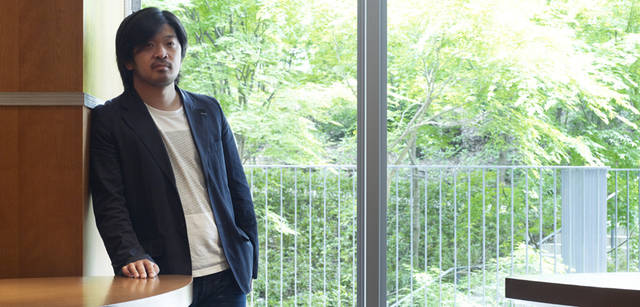 <strong>Volkswagen Passat｜フォルクスワーゲン パサート </strong>　ウエイティングバーとしても使われるBar Rendez-Vousにて。Restaurant-Iは、150坪というゆったりとした空間で、個室や厨房に客席のあるシェフズテーブルなど使う人に合わせたさまざまなスペースが用意される。 