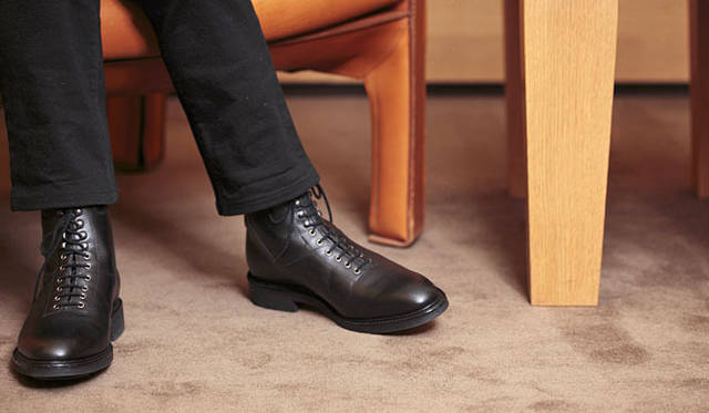 <strong>松田智沖×操上和美</strong>　操上和美が語る、ジョンロブの「By Request」　モデル「Scott」