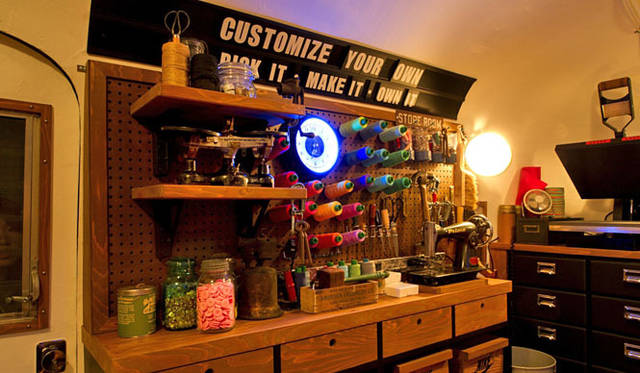 <strong>NIKE SPORTSWEAR｜ナイキ スポーツウェア</strong>　ナイキ スポーツウェア「NIKE GS POLO」　カスタマイズサービス車内