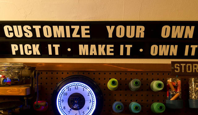 <strong>NIKE SPORTSWEAR｜ナイキ スポーツウェア</strong>　ナイキ スポーツウェア「NIKE GS POLO」　カスタマイズサービス車内