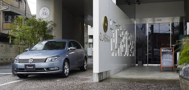 <strong>Volkswagen Passat｜フォルクスワーゲン パサート </strong>　パサートでドライブしたいコースのひとつとして、柴田氏から推薦いただいたクラスカ。目黒通りで家具を探すときの基地として使うという。ギャラリーでの展示もいつも興味深いと語る。