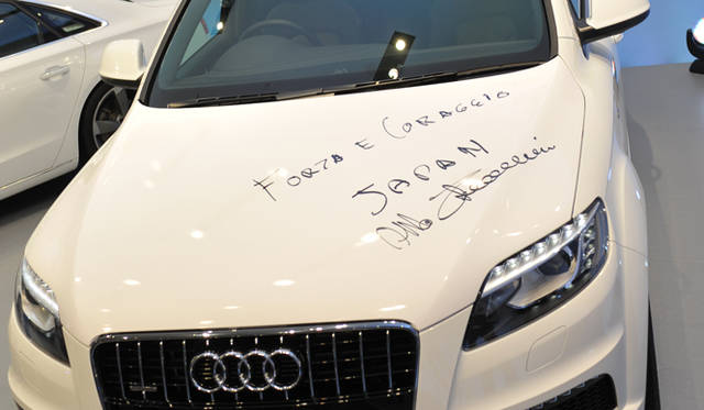 <strong>Audi｜アウディ</strong>　「勇気と力を日本へ」と書かれたザッケローニ監督のサイン