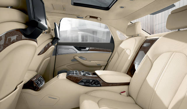 <strong>Audi A8 L W12 quattro｜アウディ A8 L W12 クワトロ</strong>