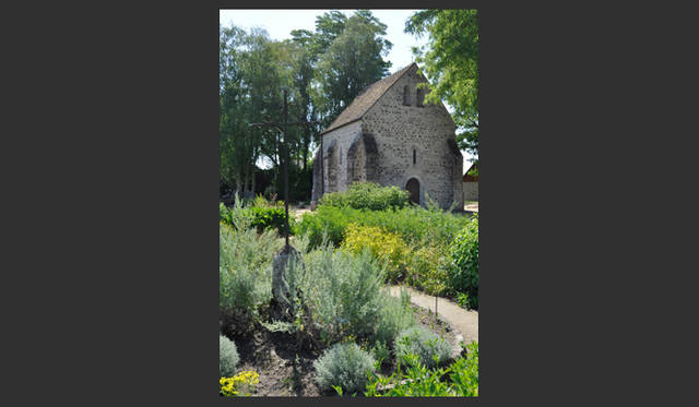 <strong>carnet de jardin｜松永 学</strong>　手前にはハーブが輝く