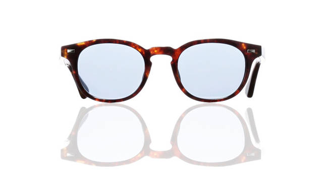 <strong>JAM HOME MADE×STUSSY</strong>｜サングラス“アレックス” 2万5200円（カラー：鼈甲フレーム×ブルーレンズ／ブラックフレーム×ブラウンレンズ／ブラックフレーム×クリアレンズ）