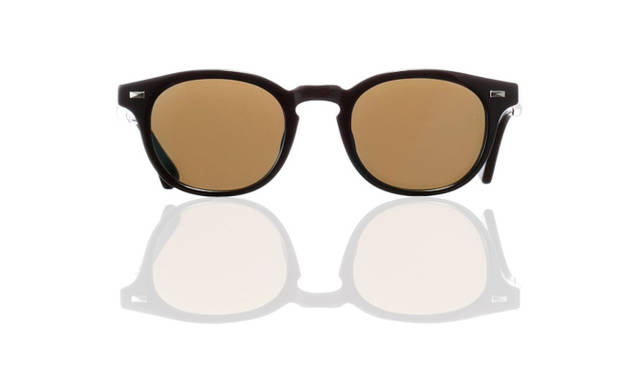 <strong>JAM HOME MADE×STUSSY</strong>｜サングラス“アレックス” 2万5200円（カラー：鼈甲フレーム×ブルーレンズ／ブラックフレーム×ブラウンレンズ／ブラックフレーム×クリアレンズ）