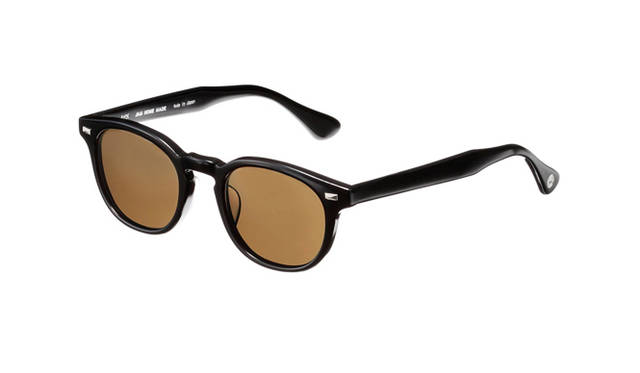 <strong>JAM HOME MADE×STUSSY</strong>｜サングラス“アレックス” 2万5200円（カラー：鼈甲フレーム×ブルーレンズ／ブラックフレーム×ブラウンレンズ／ブラックフレーム×クリアレンズ）