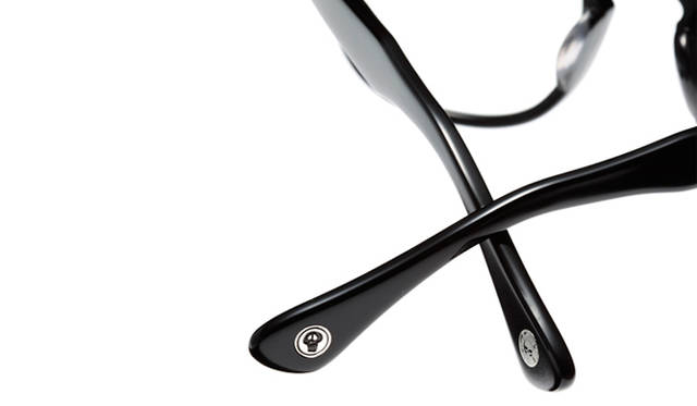 <strong>JAM HOME MADE×STUSSY</strong>｜サングラス“アレックス” 2万5200円（カラー：鼈甲フレーム×ブルーレンズ／ブラックフレーム×ブラウンレンズ／ブラックフレーム×クリアレンズ）