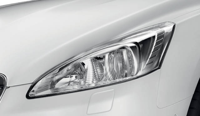 <strong>Peugeot ｜プジョー</strong>　1.6リッターターボチャージャーつき直列4気筒DOHCエンジン