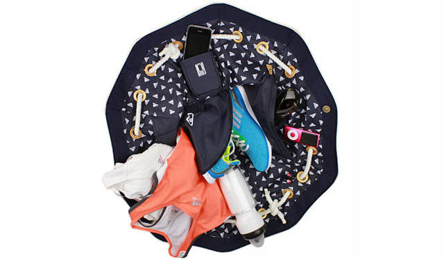 <strong>adidas｜アディダス</strong>　「adidas×SHIHO オールインバッグ」　底にはシューズを収納できるポケットや、用途や使用頻度に合わせた収納ポケットを全7種類用意。いろんなアイテムをこのバッグひとつに収納可能で、出し入れもスムーズ。 