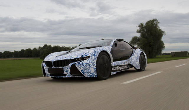 <strong>論客がポスト3.11のクルマ界を語る</strong>　i8のベースとなるコンセプトカー「ヴィジョン エフィシエント ダイナミクス」。フロント、リアにモーターを備え、システムトータルで、最高出力356ps、最大トルク81.6kgmを発揮しながらも、CO2排出量は99g/kmという優れた数値を記録している。