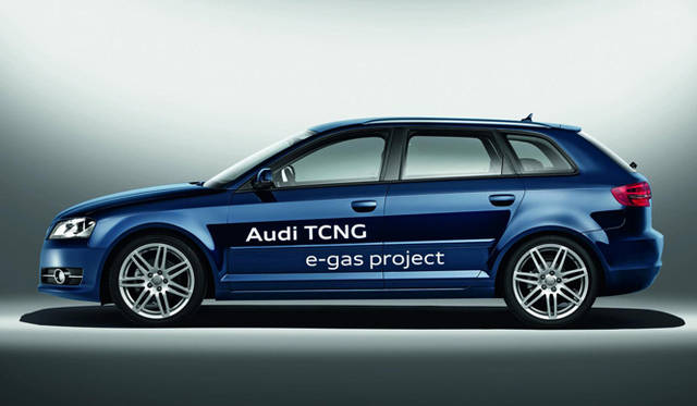 <strong>論客がポスト3.11のクルマ界を語る</strong>　アウディ A3 TCNG