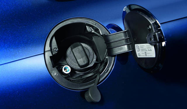 <strong>論客がポスト3.11のクルマ界を語る</strong>　アウディ A3 TCNG