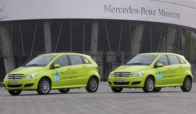 <strong>論客がポスト3.11のクルマ界を語る</strong>　Bクラスをベースに製作されたメルセデス・ベンツ エフセル。最大航続距離は370km以上を記録。先日同車はメルセデス生誕125周年を記念し、125日間で世界一周をおこなったばかりだ。