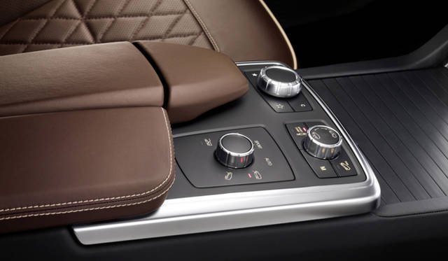 <strong>Mercedes-Benz M-Class｜メルセデス・ベンツ Mクラス</strong>