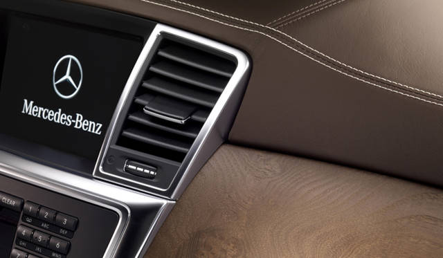 <strong>Mercedes-Benz M-Class｜メルセデス・ベンツ Mクラス</strong>