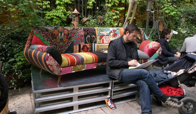 <strong>Milano Salone 2011｜川合将人のミラノサローネそぞろ歩き</strong>　 BOKJA　ロッザーナ・オルランディーやリー・エデルコートの企画展、市内のショップなど複数会場で作品を発表していたBOKJAのソファ。