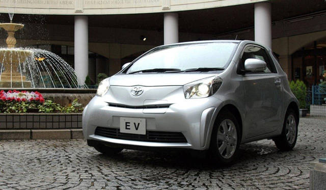 <strong>TOYOTA｜トヨタ　PHVとEVをカーシェアリング</strong>　iQ EV コンセプト