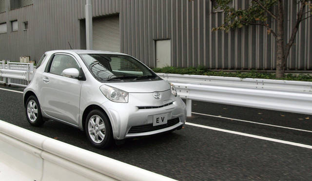 <strong>TOYOTA｜トヨタ　PHVとEVをカーシェアリング</strong>　iQ EV コンセプト