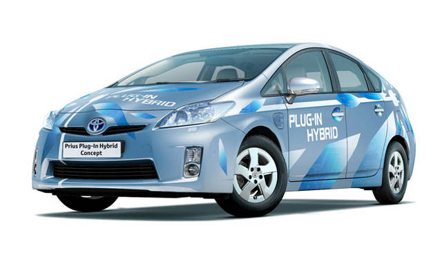 <strong>TOYOTA｜トヨタ　PHVとEVをカーシェアリング</strong>　プリウス プラグイン ハイブリッド