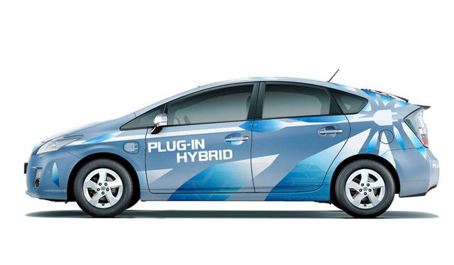 <strong>TOYOTA｜トヨタ　PHVとEVをカーシェアリング</strong>　プリウス プラグイン ハイブリッド