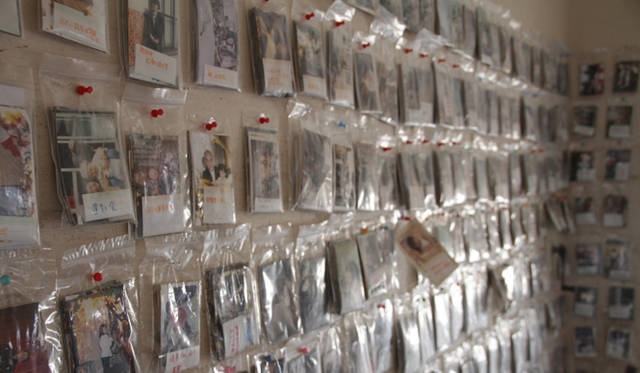 <strong>戸田恵子</strong>｜それはそれはたくさんの量の写真。大変な作業です……。