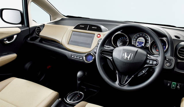 <strong>ホンダ フィット シャトル ハイブリッド｜HONDA FIT SHUTTLE HYBRID</strong>