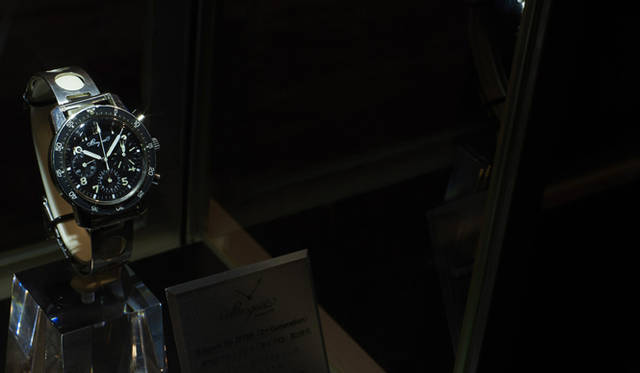 <strong>Breguet×OPENERS NIGHT｜ブレゲ×OPENERSナイト</strong>　　『Breguet No. 20799　(2nd Generation)　腕時計クロノグラフ「タイプ XX」第2世代』。ポリッシュ仕上げステンレススティールケース、ブラックダイヤル、アラビア数字、15分・12時間積算計、フライバック機能。ケース直径40mm。1975年販売。