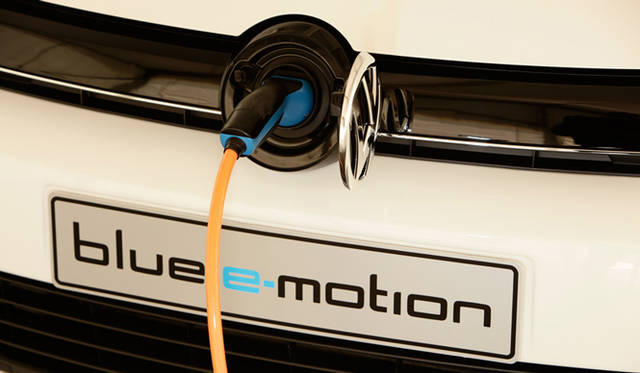 <strong>Volkswagen GOLF blue e motion｜フォルクスワーゲン ゴルフ ブルー e モーション</strong>