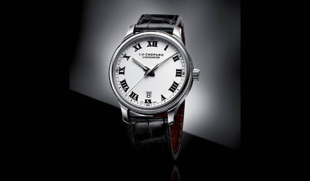<strong>CHOPARD｜ショパール</strong>　全方向回転ローター式の自動巻きムーブメント「L.U.Cキャリバー1.010」を搭載するシンプルな中3針カレンダーつきモデル。「L.U.C 1937」89万円（予価）。今秋発売予定。