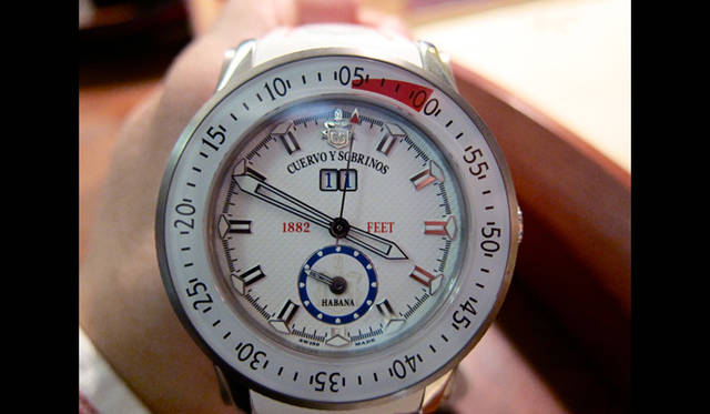 <strong>Cuervo y Sobrinos｜クエルボ・イ・ソブリノス</strong>　ホワイトモデル。「ロブスト ブセアドール マンクアリ 1882」71万4000円（予価）。8月発売予定。